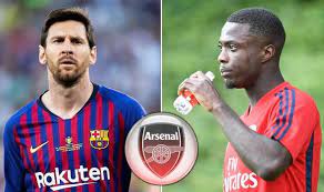 Así, el arsenal no ha incorporado a leo messi de cara a la próxima temporada, pero sí a leo messo, un joven delantero de tan solo diez años de edad que fichará para las categorías inferiores del club. Messi Arsenal Shirt Promotions