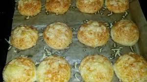 Kasebrotchen Wie Vom Backer Rezept Frag Mutti Rezept Rezepte Brot Backen Einfach Brot Backen