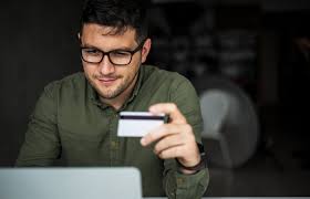 When you start paying only the minimum monthly payment on your credit card, trouble soon ensues. What Happens If You Only Pay The Minimum On Your Credit Card Experian