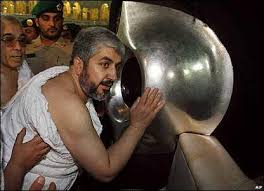 Hajar aswad adalah batu yang menjadi tujuan banyak muslim ketika menunaikan ibadah haji. Kisah Hajar Aswad Elhasana Tour