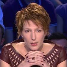 Le Talent Cache De Natacha Polony En Photo M Enfin C Est Quand Meme Plus Marrant De Prendre Une Rom En Photo Que La Tour Ei Coupe Courte Court Je Te Deteste