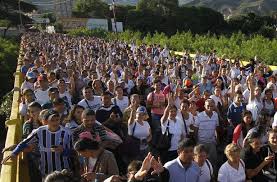 Es #venezuela la que ha pedido razonabilidad, comunicación y coordinación a #colombia desde hace 3 años. 35 000 Venezolanos Cruzan La Frontera De Colombia Para Comprar Alimentos Internacional Cadena Ser