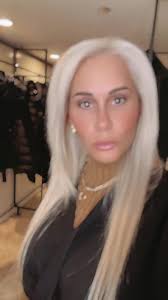 @colorbynelida the Queen of blonde ! Living my new Vanilla blonde color!  #diamonds #blondehair #vanillablonde #browneyes