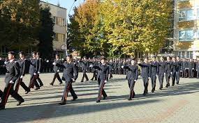 Admiterea la amfa se desfășoară doar în baza dosarului care va fi depus la centrul militar teritorial, conform vizei de reşedinţă permanentă a candidatului, începând cu luna aprilie până în luna iulie a anului curent. Rezultate Finale Admitere 2017 La Colegiul NaÅ£ional Militar Alba Iulia Lista CompletÄ Si Top Medii De Intrare De DouÄ Ori Mai Multe Fete Ca Anul Trecut Alba24