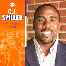 Kayla (@kaylawwaugh)