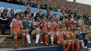 Ruud gullit signed netherlands european championship '88 shirt the european championships '88 shirt is signed on the back of the jersey with a silver marker. Serie Ek 1988 De Finale Nos