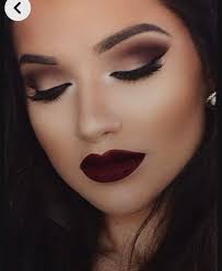 Good evening! I was wondering if anyone could give me recommendations for a  ✨FANTASTIC✨ bridal makeup artist please? 🙏