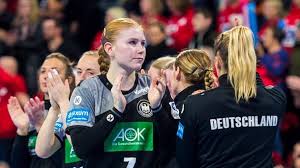 Eine starke universität, mutige tüftler, geldgeber und ein früherer astronaut mischen mit. Handball Nationalmannschaft Paris Trip Oder Heimreise Em Weg Fur Dhb Frauen Offen