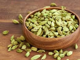 Page 1 - केवल माउथ फ्रेशनर नहीं है हरी इलायची, कई बड़ी बीमारियों को दे सकती  है मात, फायदे भी हैं लाजवाब