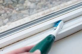 Comment Nettoyer Les Rails De Fenetre Comme Un Pro En 5 Min Chrono Comment Nettoyer Astuces Pour Nettoyer Produit De Nettoyage Faits Maison