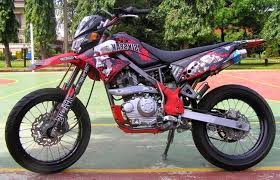 Masih mending ngebahas ninja kek… (one of kawasaki products)…!!! Modifikasi Kawasaki Klx 250 Supermoto Punya Kemampuan Serba Bisa