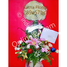Selain itu bunga meja di gunakan dalam hal kado ucapan seseorang. Jual Buket Bunga Meja Ucapan Natal Ratna Florist