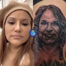 Muchos fans homenajean a sus artistas favoritos tatuándoselos en alguna  parte del cuerpo. ¿Qué opinas de este de Sandra Sandoval? A "la gallina  fina" se la tatuó un fan y le mandó