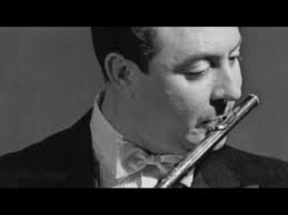 Praising a flutist with a magical tone