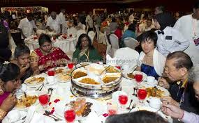 Perdana menteri datuk seri najib tun razak dan isteri hari ini menyertai ribuan rakyat malaysia pelbagai kaum meraikan deepavali. Deepavali Disambut Sederhana Tetapi Meriah