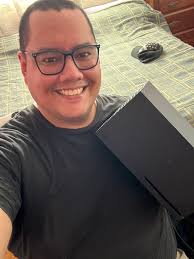 The guy was so happy to be illegitimate at that moment. Meanwhile, Mance  Rayder in the background with his guitar: 🎵I want to be yours...