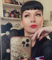 Strict posting rules in Facebook groups