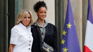 With offerings ranging from everyday basics to more provocative pieces—savage x fenty is lingerie for everyone. Les Internautes Surpris Par Le Style Vestimentaire De Rihanna Photos Le Reporter Express