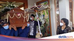 Contoh kata sambutan acara pemakaman. Sultan Hb X Urung Lepas Pemberangkatan Jenazah Gusti Hadiwinoto