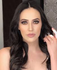 Adriana Zacarías 24 años| 1.76 de...