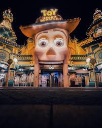 The facade for Toy Story Mania at Tokyo DisneySea is something you either  love or something that utterly terrifies you. Personally, I think it's  great and the whole area looks amazing at