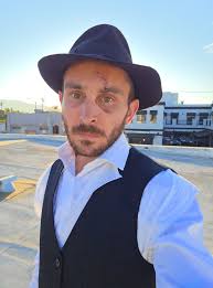 32 no kids never married