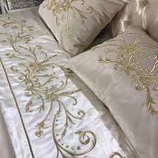 Goruntunun Olasi Icerigi 1 Kisi Menekseler Ortuler Yatak Ortuleri Ve Nevresim