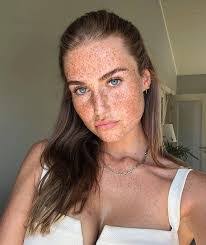 Lisa Bedsole's Instagram, Twitter & Facebook