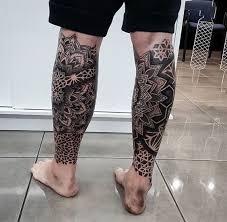 Một khi đã nhắc đến xăm nghệ thuật việt nam, ngoài những hình xăm nhiều màu sắc rực rỡ và ấn tượng, ta không thể nào bỏ qua những mẫu hình xăm đen trắng kín tay chân đơn giản nhưng lại đẹp, cuốn hút, được khá nhiều nghệ sĩ xăm theo đuổi và phát triển đến tận ngày nay. Hinh XÄƒm Full Chan