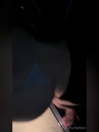 Badmomrealestate Gettin Cheeks Clapped Outside