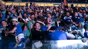 Le moment où la BCF Arena a chaviré