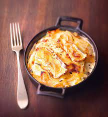 Recette facile de camembert farci au mascarpone et fruits secs pour l'apéritif ou le fromage ! Recette Gratin De Camembert Aux Deux Pommes Marie Claire