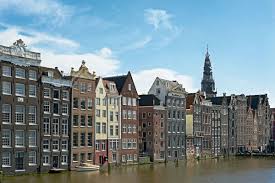 Grachtenhuizen Op T Damrak Oude Kerk Op Achtergrond Oude Kerk Amsterdam Achtergrond