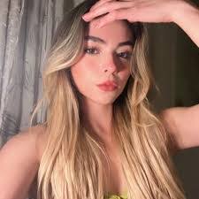 Kara Singleton's Instagram, Twitter & Facebook