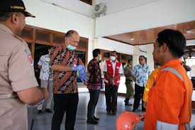 Pelindung diri (apd) pada pekerja pabrik sehingga diharapkan nantinya kasus penyakit paru di lingkungan pekerja pabrik dapat diatasi. Pemkab Jepara Inventarisasi Kebutuhan Perangi Covid 19 Pemerintah Provinsi Jawa Tengah