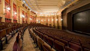 Jul 04, 2021 · heute nachmittag startet der ticketverkauf für die bayreuther festspiele. Bayreuther Festspiele 900 Gaste Pro Vorfuhrung Zugelassen Br24