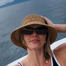 Kendall Hubbard's Instagram, Twitter & Facebook