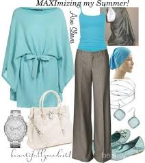 Anda dapat menggunakan warna biru tua cobalt yang menawan hati atau juga dengan menggunakan warna biru muda cornflower blue yang ramah untuk bagian luar atau eksterior rumah. Ladies Ini 5 Tips Fashion Perpaduan Baju Dan Hijab Warna Biru Yang Akan Membuatmu Tampil Stylish