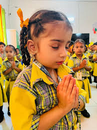 🇮🇳 Honouring the Heroes: Kargil Vijay Diwas Assembly 🇮🇳 Students of  Grade 7 and Nursery Daisy at Sanskar Valley Smart School, Bhawanigarh, came  together for a heartfelt assembly
