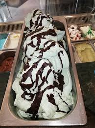 In this video shared by dolce & gabbana, a chinese woman dressed in new season outfits attempts to eat a sicilian cannoli with chopsticks. After Eight Eis Ist Wieder Da Eiscafe La Dolce Vita ÙÛØ³Ø¨ÙˆÚ©