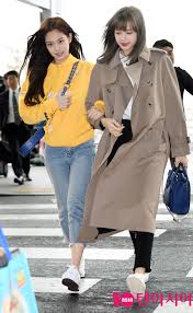 Lisa heißt auch lalisa manoban beziehungsweise . Blinks Can Relate To Blackpink S Jennie S Shy And Adorable Side Whenever She Tries To Get Lisa S Attention And Cutely Fails Kpophit Kpop Hit