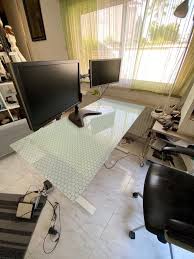 A Touch Of Glass Skarsta Standing Desk Upgrade Ikea Hackers In 2021 Standing Desk Desk Tempered Glass Table Top