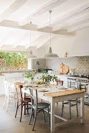 1950 House In Spain From That Was Given A New Life Pufik Beautiful Interiors Online Magaz Arredo Interni Cucina Arredamento Casa Arredamento Sala Da Pranzo