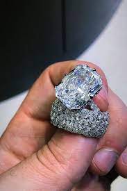 Nicki Minaj S Giant Wedding Ring Reportedly Cost 1 1 Million And It S So Gorgeous I M Unwell Gorgeous Wedding Rings Unusual Wedding Rings Wedding Ring Designs
