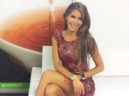 Guzman has more experience with hip/pelvic bones, knee/lower limbs, and shoulder/upper arm than other specialists. Isabel Cristina Estrada Desmintio Rumores De Noviazgo Con El Dj Camilo Guzman Hsb Noticias