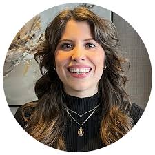 Elisa Oliver's Instagram, Twitter & Facebook