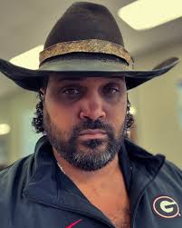 Bringing the mullet back and kicking off 2025 with a fresh cut and a fresh  start. Business in the front, party all year long. Let's ride!