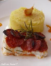 Cabillaud En Ecailles De Chorizo Ecrase De Pommes De Terre A L Ail Confit Sale Ou Sucre Com Recettes De Cuisine Recette Cuisine Poisson