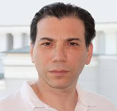 Vor allem dann nicht, wenn es um ihre haare geht. Haarimplantation Verpflanzung Beim Spezialist Reza Azar In Berlin