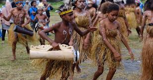 Oleh karena itu, untuk memainkannya anda memetik bagian senar. 11 Alat Musik Papua Lengkap Beserta Penjelasan Gambar Dan Mitos
